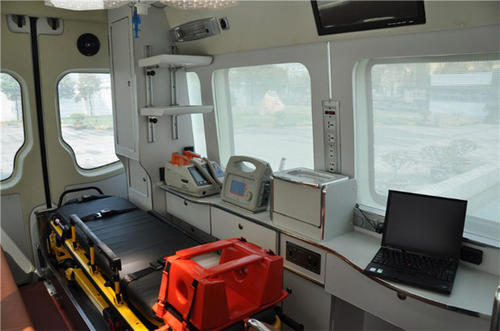 武山县救护车内部